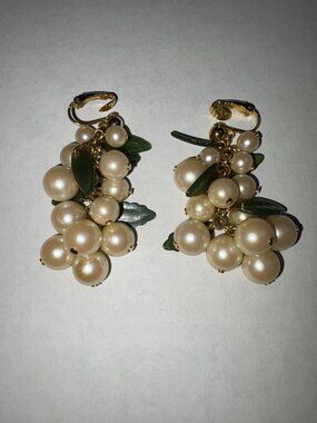 Vintage Avon Faux Pearls & Glass Jade Leaf clip on earrings